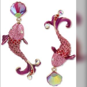 Betsey Johnson mismatch pink fish